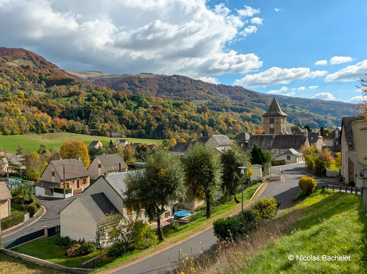 Commune de Saint-Jacques-des-Blats en automne