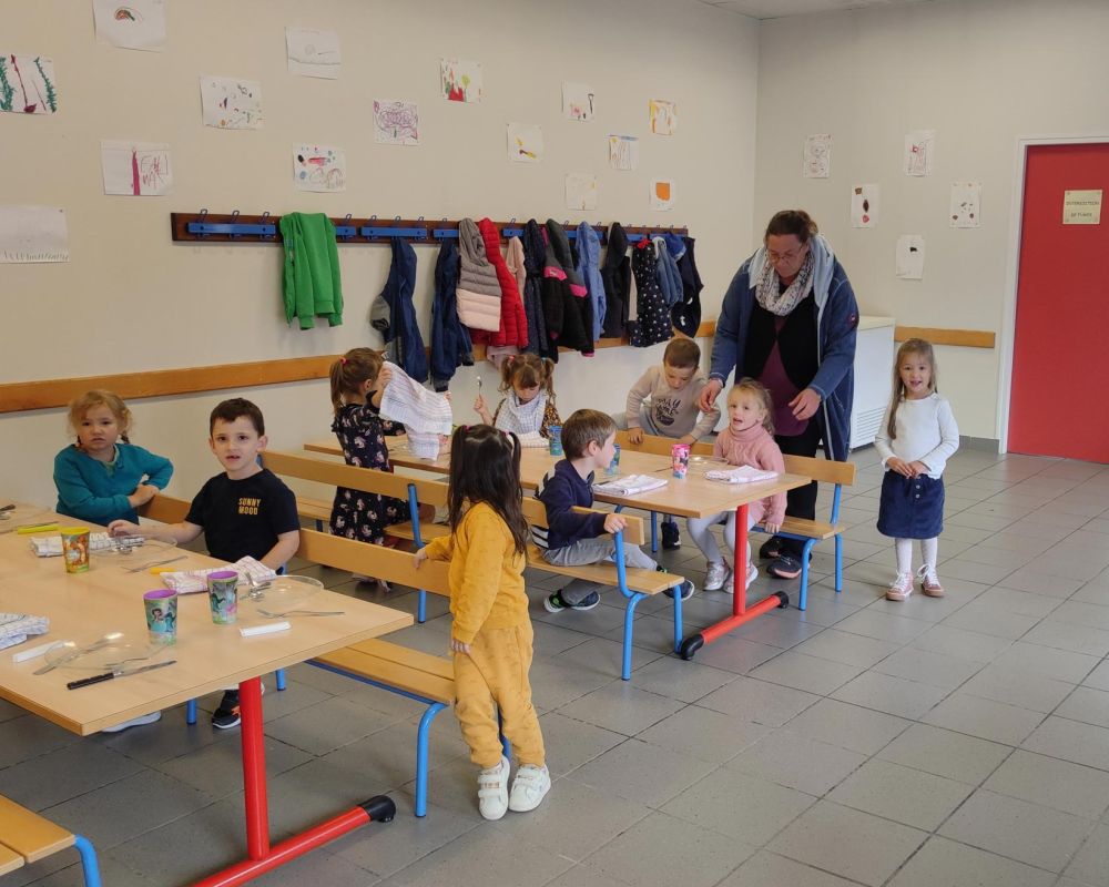 Cantine de l'école de Saint-Jacques-des-Blats